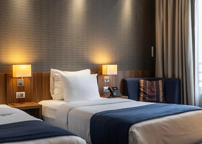 מלון Nobel Palace 4*